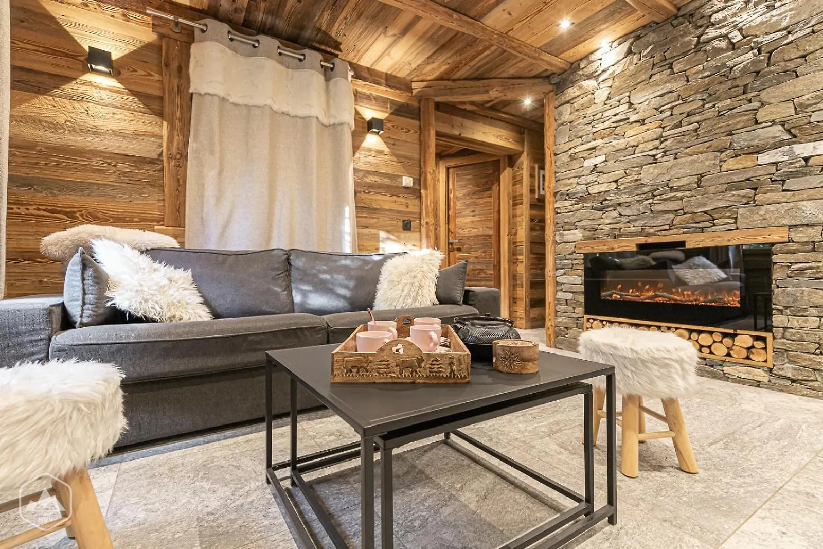 Chalet Les Cocales Residence Sejour Et Nuitees B&B - Appartement Pin Cembro Bessans 0*,  France
